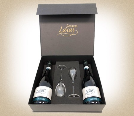 Gift pack two bottles of Sensum Laxas and two marked flutes